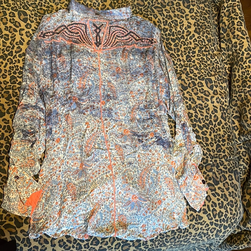 Roar Button Up - Picture 3 of 4